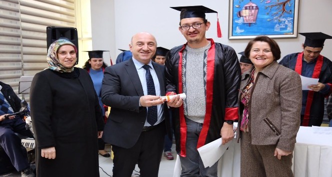 Darıca’da engelli vatandaşlar diplomalarını aldı