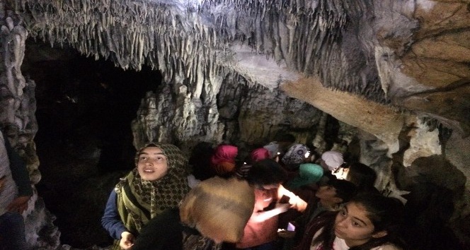 İlk defa mağara gören öğrencilerin büyük şaşkınlığı
