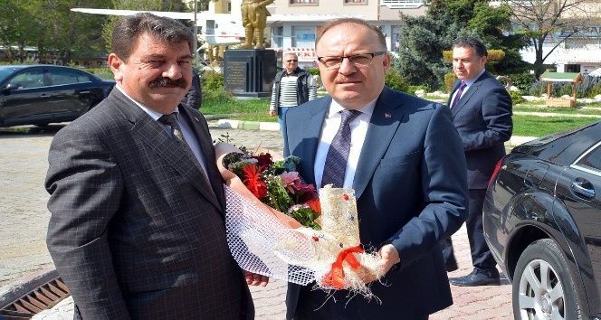 Afyonkarahisar Valisi Tutulmaz’dan Dinar Belediye Başkanı Sarı’ya ziyaret