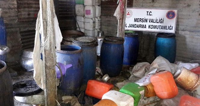 Tarsus’ta 2 bin 650 litre kaçak içki ele geçirildi