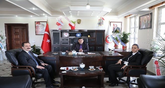 Vali arslantaş, Refahiye ve İliç ilçelerinin yeni belediye başkanlarını ziyaret etti