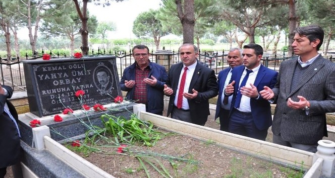 Başkan Kaya eski başkanları mezarları başında andı