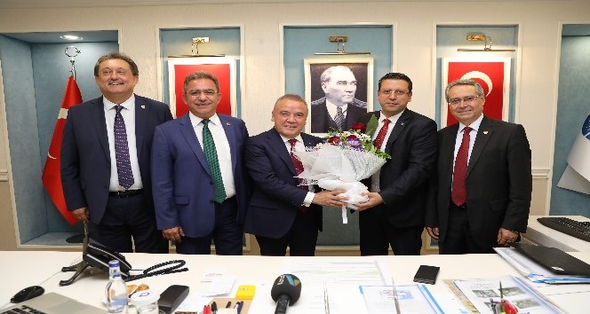 CHP İl Başkanı ve Milletvekillerinden Başkan Böcek’e ziyaret
