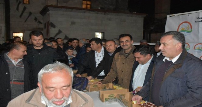 Aksaray’da vatandaşlara süt ikramı