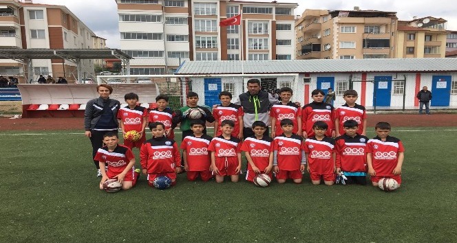 Bilecik’te küçükler futbol il birincisi Osmangazi Ortaokulu oldu