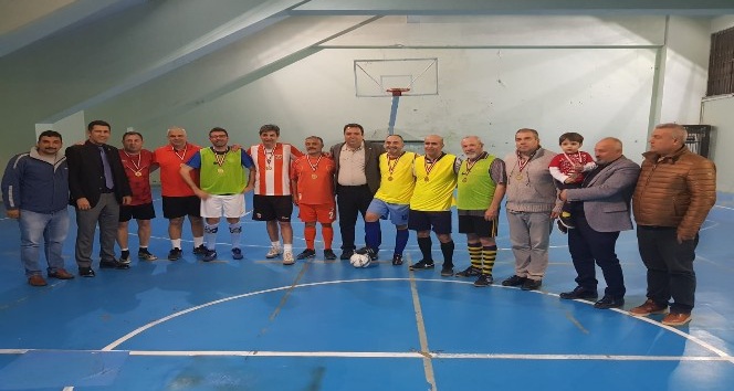 Futsalda 40 yıllık örnek birlikteliğe ASKF’den madalyalı tebrik