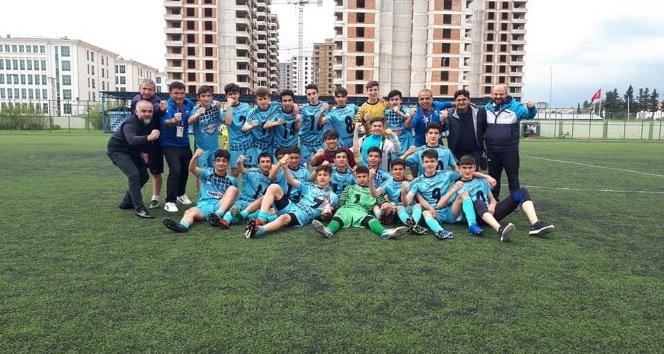 Kayseri OSB Atletikspor U15 takımı Adana’da  şampiyon oldu
