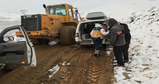 Sason’da kar ve heyelan nedeniyle hastaya 7 saatte ulaşılabildi