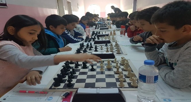 Geleneksel satranç turnuvasına büyük ilgi