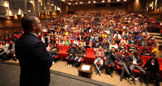 GAÜN’de gerçekleşen tiyatro festivalini 10 bin kişi izledi