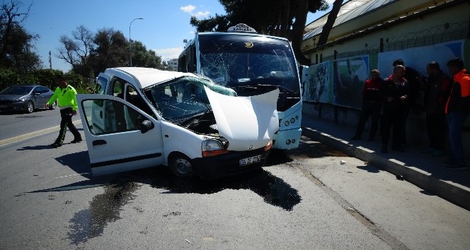 Kartal’da minibüs ile otomobil çarpıştı: 1 yaralı