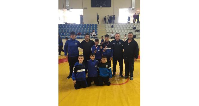 Yunusemreli 6 güreşçi Türkiye Şampiyonasına katılacak