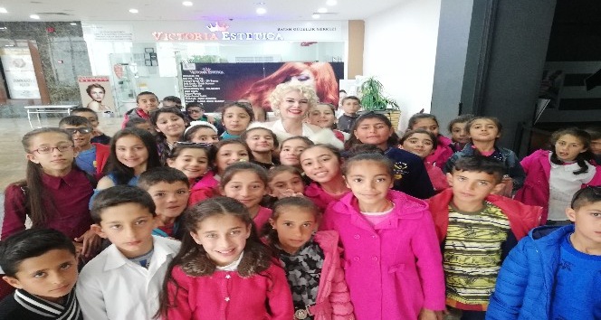Mardinli Marilyn Monroe’dan çocuklara 23 Nisan sürprizi