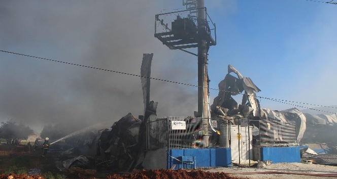 Antalya’da bidon üretim fabrikasında yangın