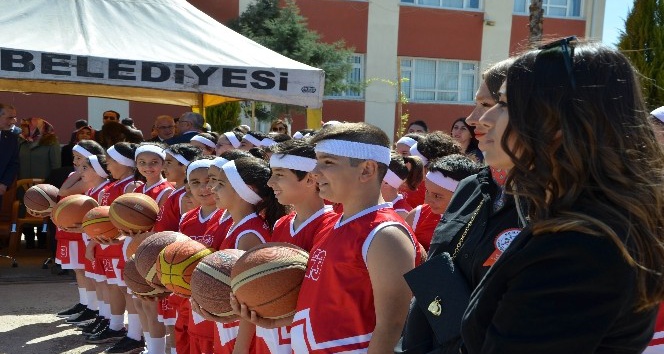 Kilis’teki 23 Nisan kutlamalarında Suriyeli çocuklar da yer aldı