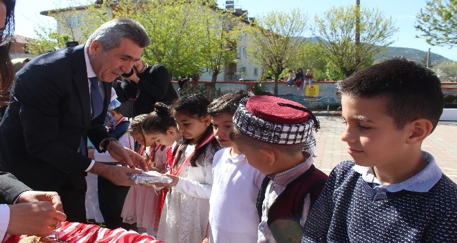 Bucak’ta 23 Nisan Ulusal Egemenlik ve Çocuk Bayramı coşkusu