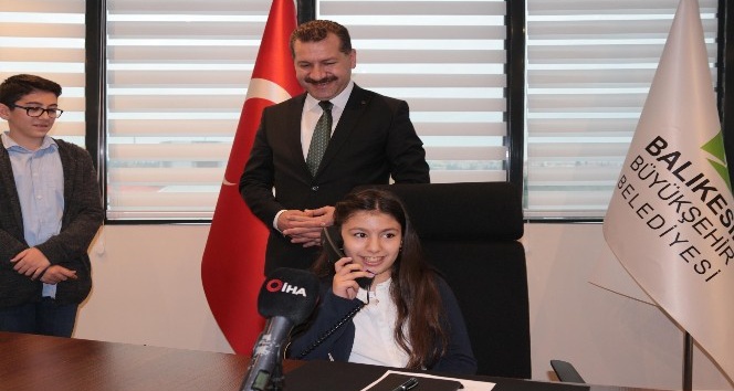 34 yıl önce vali olan Yılmaz, koltuğunu öğrenciye devretti