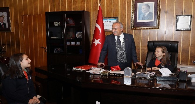 Atatürk Üniversitesinin yeni Rektörü Küçük Zeynep oldu