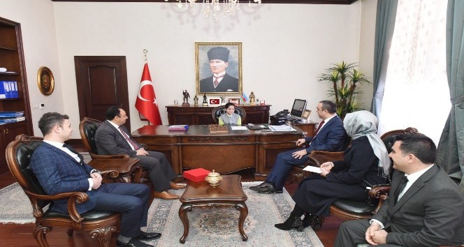 Vali Soytürk, koltuğunu devretti