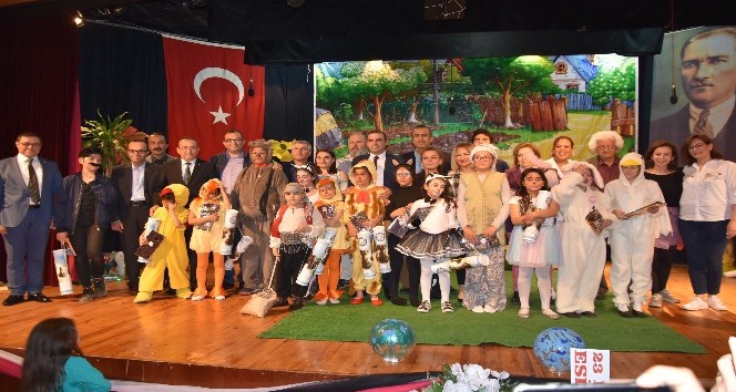 Miniklerin ‘Ormanda Şenlik Var’ oyunu ilgiyle izlendi