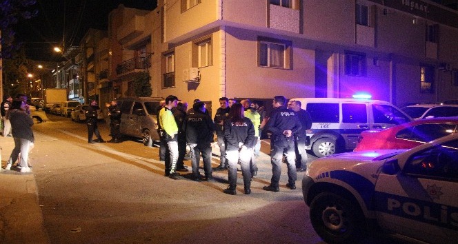 İzmir’de polisin &quot;dur&quot; ihtarına uymayan sürücü kovalamaca sonrasında yakalandı