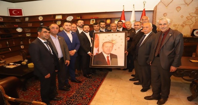 Belediye Başkanı Rasim Arı’ya tebrik ziyaretleri sürüyor