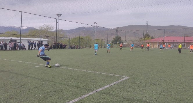 Sason’da 170 öğrenci futbol seçmelerine katıldı