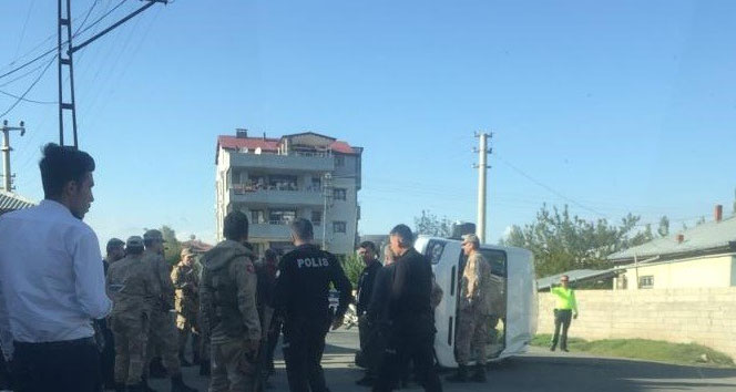 Iğdır’da askeri araca tır arkadan çarptı: 10 asker hafif yaralandı