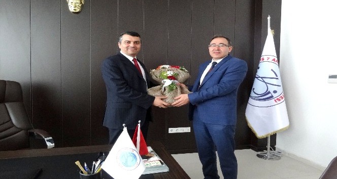 Fen Edebiyat Fakültesi Dekanlığında devir teslim yapıldı