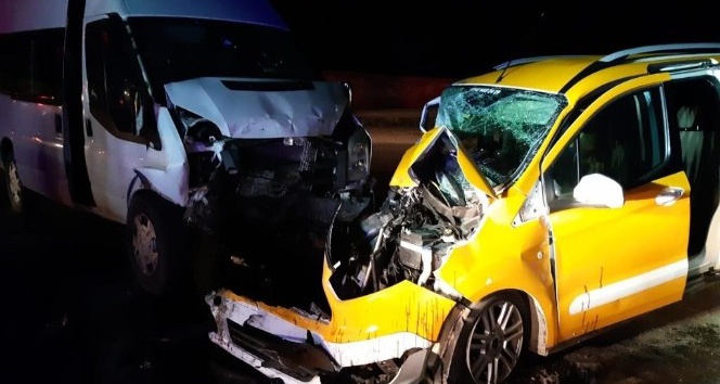 Siirt’te iki araç çarpıştı: 8 yaralı