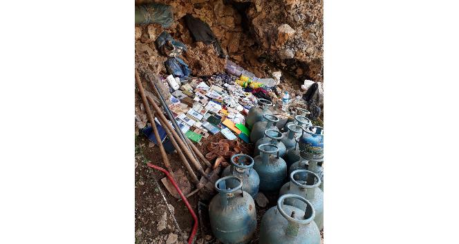Tunceli’de teröristlerin kullandığı mağara imha edildi, malzemeler ele geçirildi