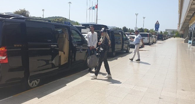 Seren Serengil tek başına Bodrum tatiline çıktı