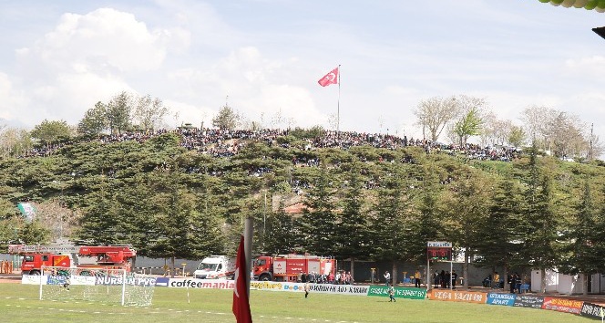 Kırşehir Belediyespor, 2. Lig vizesini Ahi Stadı’nda aldı