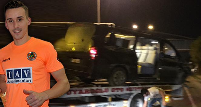 Alanyasporlu futbolcuları taşıyan araç devrildi: Josef Sural hayatını kaybetti