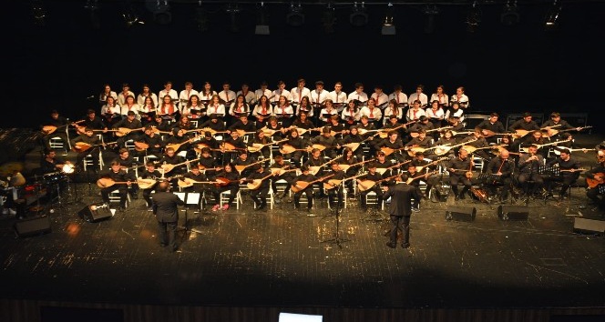 Balıkesir’de öğrencilerden bağlama şov