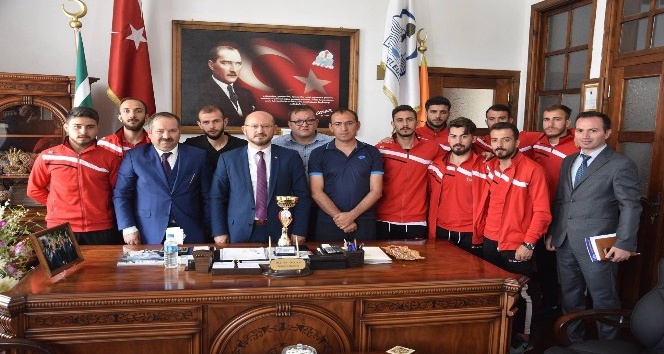 Başkan Özcan Niksarlıları final maçına davet etti