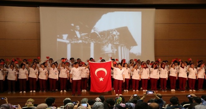 NEVÜ’lü Hemşirelik bölümü öğrencileri üniformalarını törenle giydi