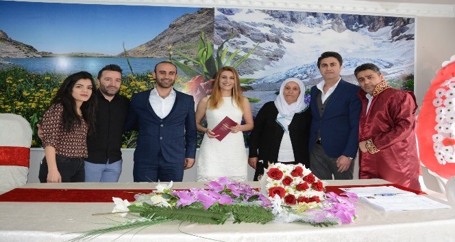 Reng-i Hakkari nikahta buluştu