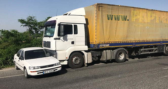 Çarptığı otomobili metrelerce sürükledi