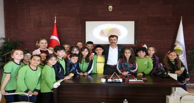 Kardelen Koleji öğrencileri Başkan Süslü’yü ziyaret etti