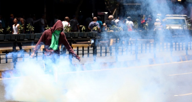 Venezuela’daki darbe girişiminde 69 kişi yaralandı
