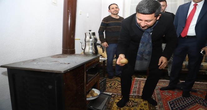 Nevşehir Belediye Başkanı Rasim Arı’dan çat kapı ev ziyareti