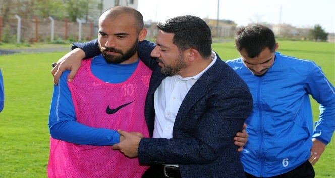Belediye Başkanı Rasim Arı, Nevşehir Belediyesporlu futbolcuları ziyaret etti