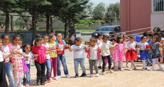 Cemil Çetin İlkokulunda Şenlik havasında kermes