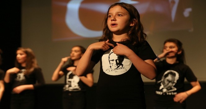 İşaret dili ve halk oyunları atölyelerinden muhteşem gösteri