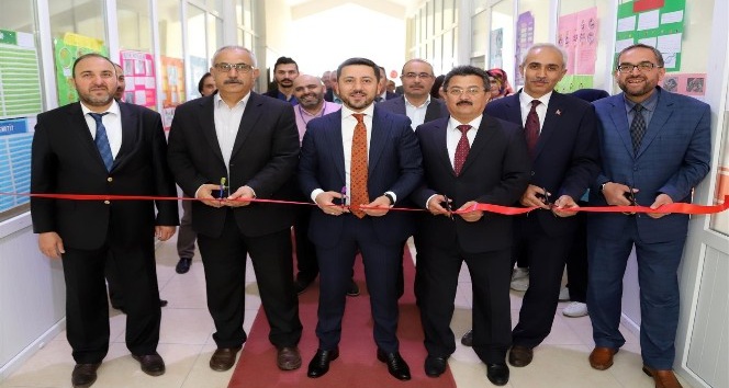 Belediye Başkanı Arı bilim fuarı sergisine katıldı
