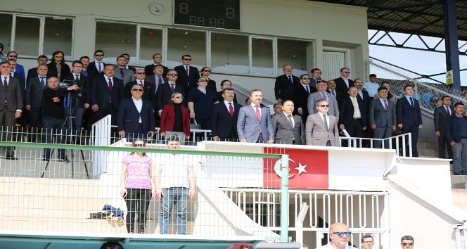 Halk Oyunları Şenliği gösterisi sergilendi