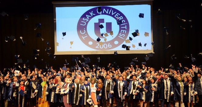Uşak Üniversitesi 4 bin 600 öğrencisini mezun etti