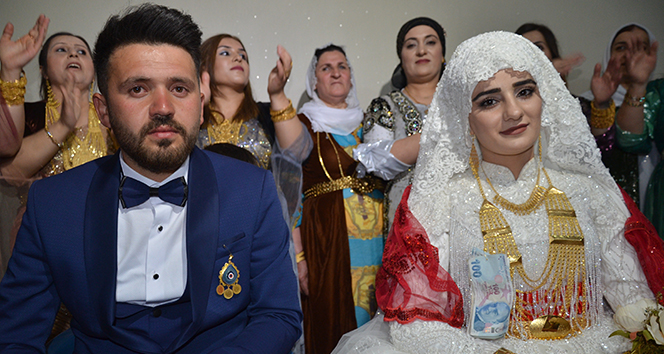 Aşiret düğününde damada 200 bin lira, geline 1 kilo altın takıldı
