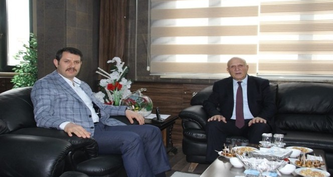 Sivas Valisi Ayhan’dan Başkan Pekmezci’ye ziyaret